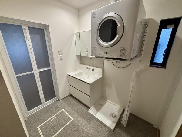 堺市美原区平尾　中古戸建 内観写真（洗面台・洗面所）