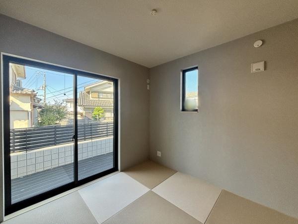 堺市美原区平尾　中古戸建 内観写真（リビング以外の居室）