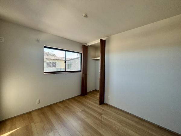 堺市美原区平尾　中古戸建 内観写真（リビング以外の居室）