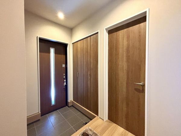 堺市美原区平尾　中古戸建 現地写真（玄関）