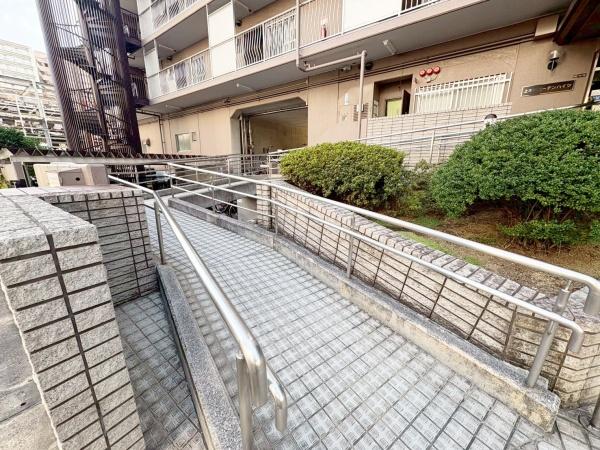 上本町ガーデンハイツ 共用部写真（エントランス）