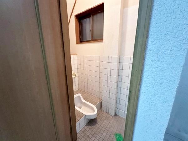 大阪市生野区桃谷5丁目　中古戸建 内観写真（トイレ）