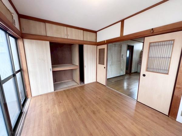 大阪市生野区桃谷5丁目　中古戸建 内観写真（リビング以外の居室）