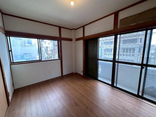 大阪市生野区桃谷5丁目　中古戸建 内観写真（リビング以外の居室）