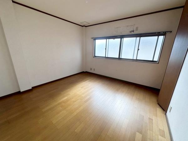 大阪市生野区桃谷5丁目　中古戸建 内観写真（リビング以外の居室）