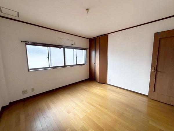 大阪市生野区桃谷5丁目　中古戸建 内観写真（リビング以外の居室）