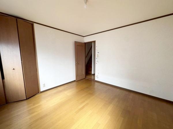 大阪市生野区桃谷5丁目　中古戸建 内観写真（リビング以外の居室）
