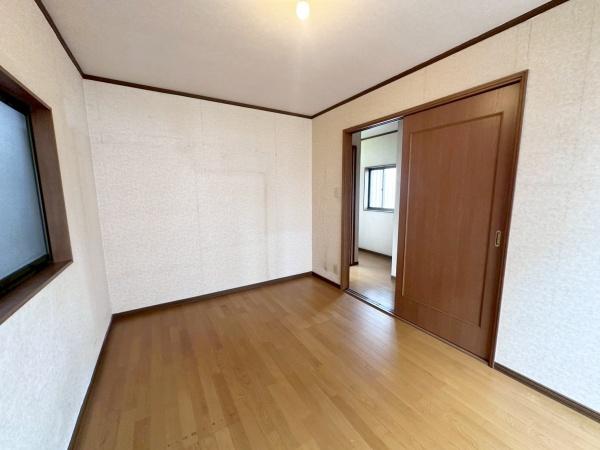 大阪市生野区桃谷5丁目　中古戸建 内観写真（リビング以外の居室）