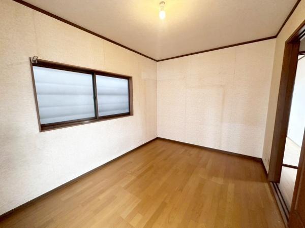 大阪市生野区桃谷5丁目　中古戸建 内観写真（リビング以外の居室）