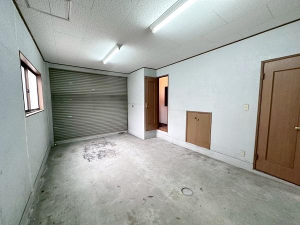 大阪市生野区桃谷5丁目　中古戸建 現地写真（駐車場）
