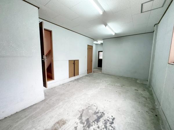 大阪市生野区桃谷5丁目　中古戸建 現地写真（駐車場）
