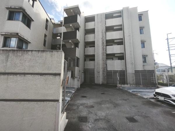プレサンス京都一乗寺 共用部写真（駐車場）