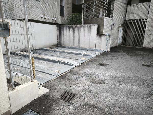 プレサンス京都一乗寺 共用部写真（駐車場）