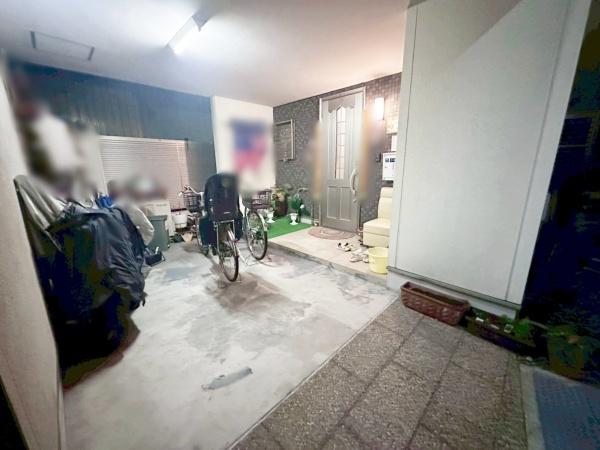 大阪市西成区南津守4丁目　中古戸建 現地写真（玄関）