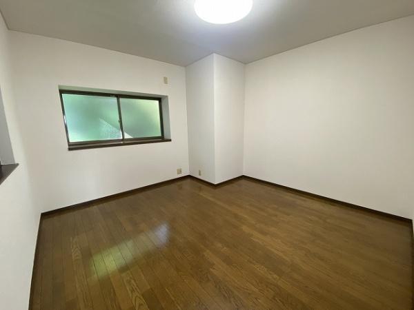 羽曳野市駒ヶ谷　中古戸建 内観写真（リビング以外の居室）