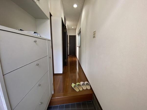 羽曳野市駒ヶ谷　中古戸建 現地写真（玄関）