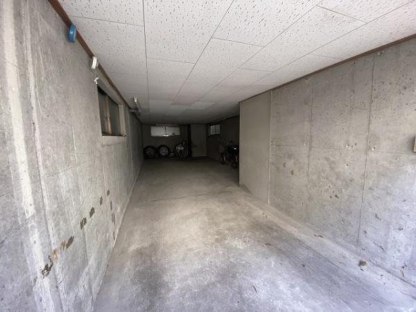 羽曳野市駒ヶ谷　中古戸建 現地写真（駐車場）