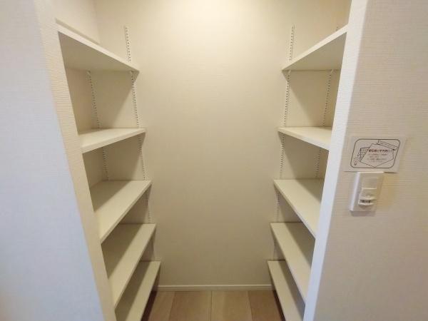 プラザ歌島B棟 内観写真（収納）