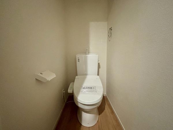 堺市西区浜寺船尾町西2丁　新築戸建 内観写真（トイレ）