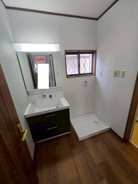 堺市西区鳳南町5丁　中古戸建 内観写真（洗面台・洗面所）