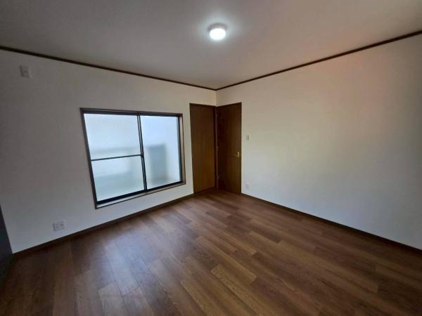 堺市西区鳳南町5丁　中古戸建 内観写真（リビング以外の居室）