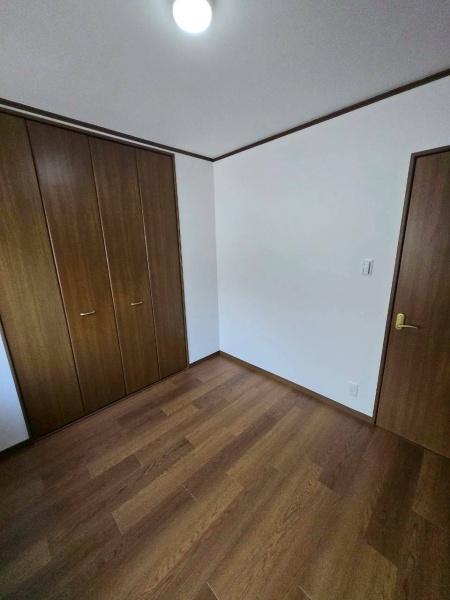 堺市西区鳳南町5丁　中古戸建 内観写真（リビング以外の居室）