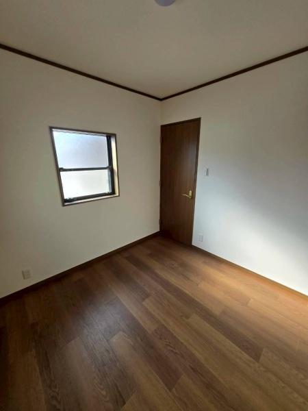 堺市西区鳳南町5丁　中古戸建 内観写真（リビング以外の居室）