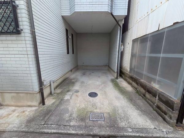 堺市西区鳳南町5丁　中古戸建 現地写真（駐車場）