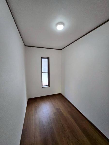 堺市西区鳳南町5丁　中古戸建 内観写真（リビング以外の居室）