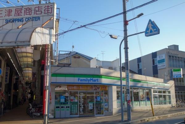 ファミール北大阪リバーサイド コンビニ