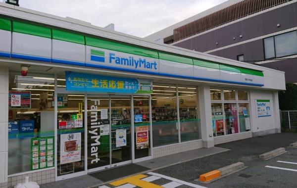 ファミール北大阪リバーサイド コンビニ