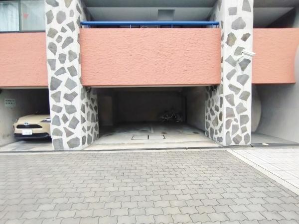 ベルデフラッツ阿波座 共用部写真（駐車場）