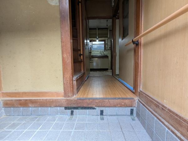 京都市上京区下立売通七本松東入長門町　中古戸建 現地写真（玄関）