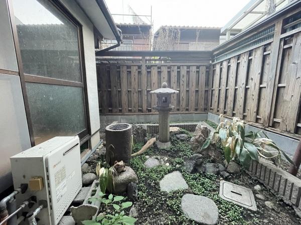 京都市中京区聚楽廻松下町　中古戸建 現地写真（庭）