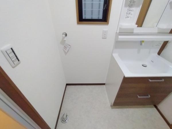 大阪市鶴見区緑3丁目　中古戸建 内観写真（洗面台・洗面所）