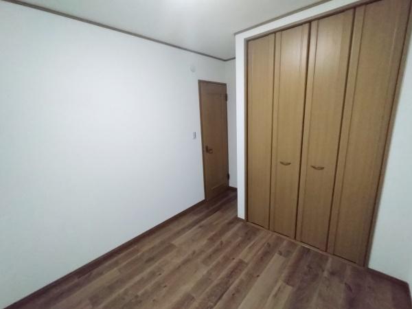 大阪市鶴見区緑3丁目　中古戸建 内観写真（リビング以外の居室）