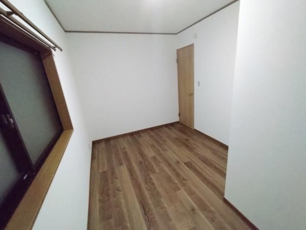 大阪市鶴見区緑3丁目　中古戸建 内観写真（リビング以外の居室）