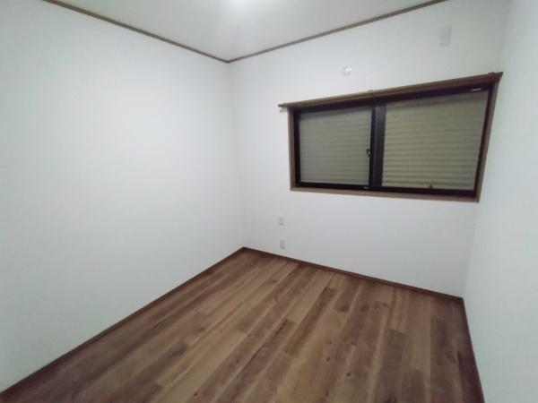 大阪市鶴見区緑3丁目　中古戸建 内観写真（リビング以外の居室）