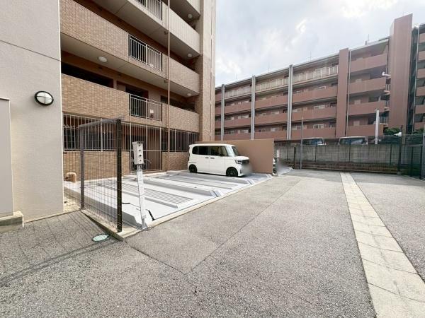 ルイシャトレ平野喜連2番館 共用部写真（駐車場）