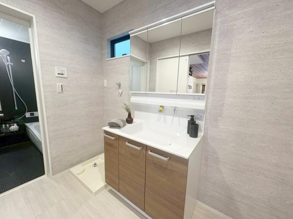 大阪市平野区背戸口1丁目　新築戸建 内観写真（洗面台・洗面所）