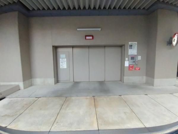 ヴィークタワー南堀江 共用部写真（駐車場）