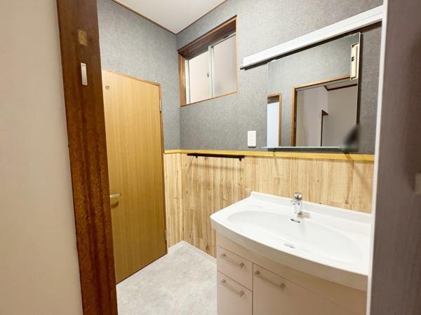 大阪市生野区巽北1丁目　中古戸建 内観写真（洗面台・洗面所）