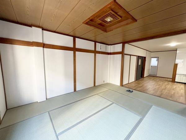 大阪市生野区巽北1丁目　中古戸建 内観写真（リビング以外の居室）