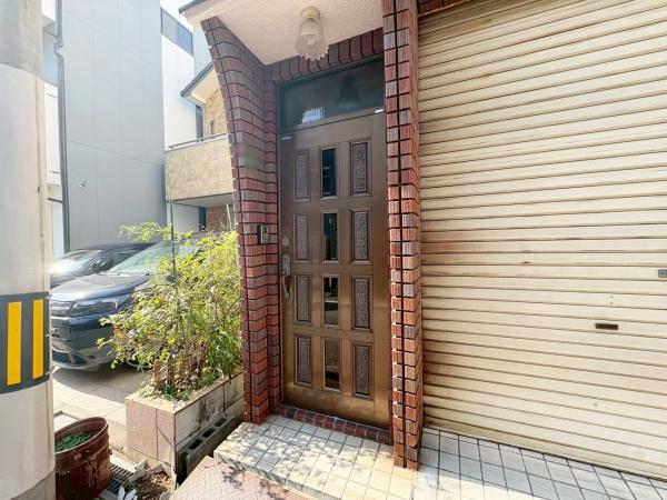 大阪市生野区巽北1丁目　中古戸建 現地写真（玄関）