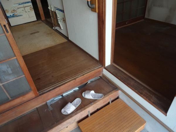 尼崎市崇徳院3丁目　中古テラス 現地写真（玄関）