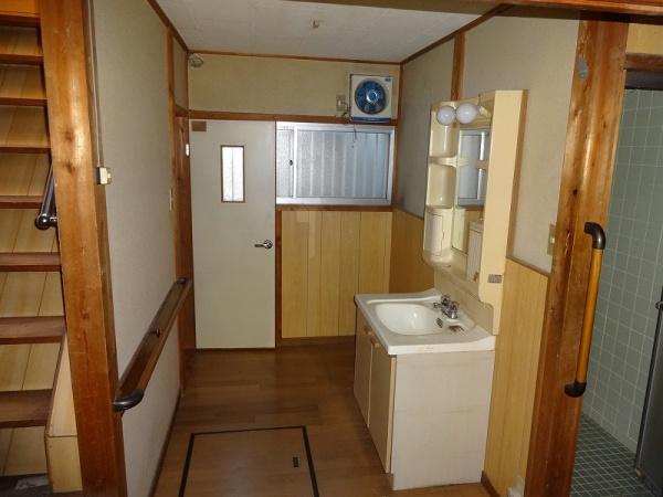尼崎市崇徳院3丁目　中古テラス 内観写真（洗面台・洗面所）