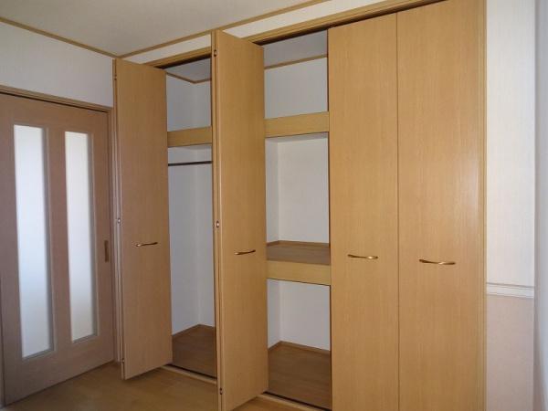 尼崎市崇徳院3丁目　中古テラス 内観写真（収納）