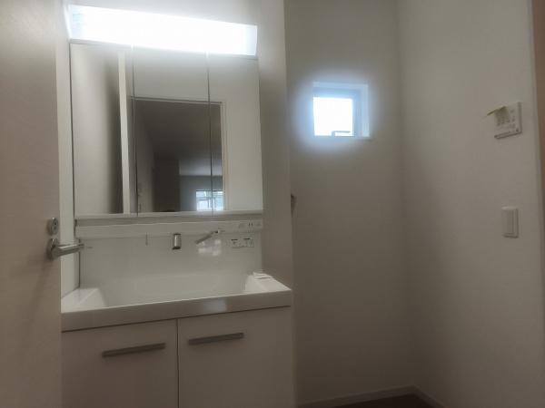 京都市左京区岩倉花園町　新築戸建て 内観写真（洗面台・洗面所）