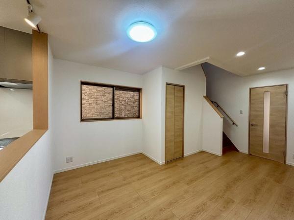 堺市西区草部　中古戸建 内観写真（リビング）