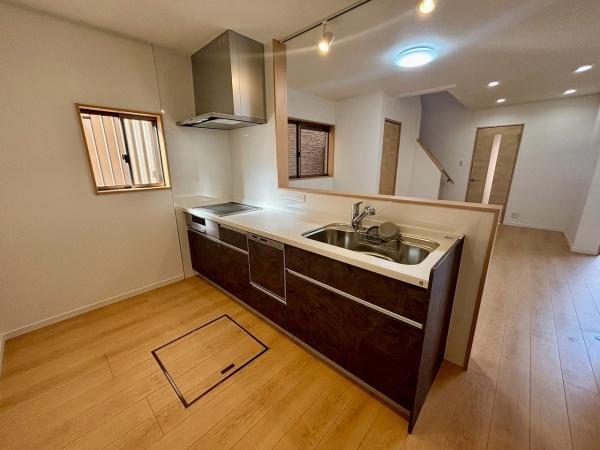 堺市西区草部　中古戸建 内観写真（キッチン）